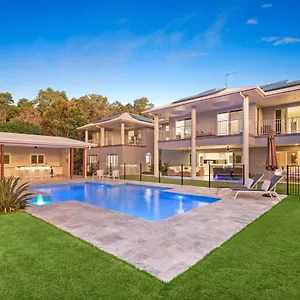 Holiday home Absolute Beachfront Luxury Entertainer - Dundowran Beach, Hervey Bay